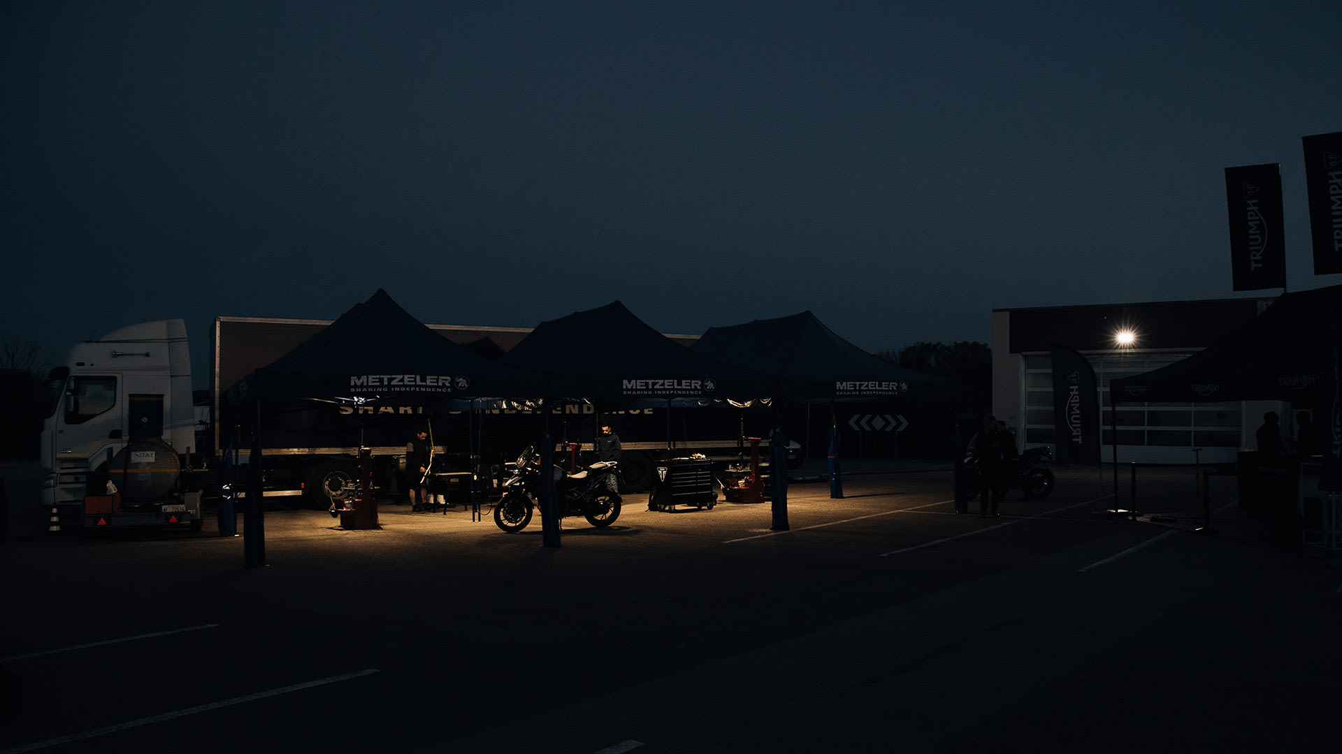 The World Record Attempt pit stop at night